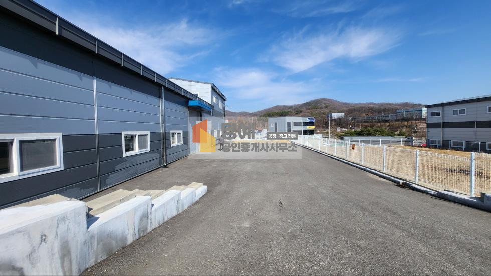 충남 아산시 염치읍 방현리 08동 창고,건물112평 사무실 40평 트레일러 가능한 마당 월세 매물번호 10729 사진 2
