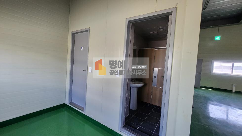 충남 아산시 염치읍 방현리 08동 창고,건물112평 사무실 40평 트레일러 가능한 마당 월세 매물번호 10729 사진 9