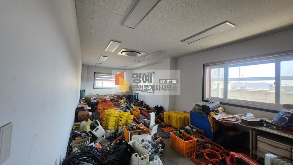 충남 아산시 배미동 1동 건물91평,사무실45평 .가설,호이스트 완비 넓은 마당 600평 월세 매물번호 10730 사진 9