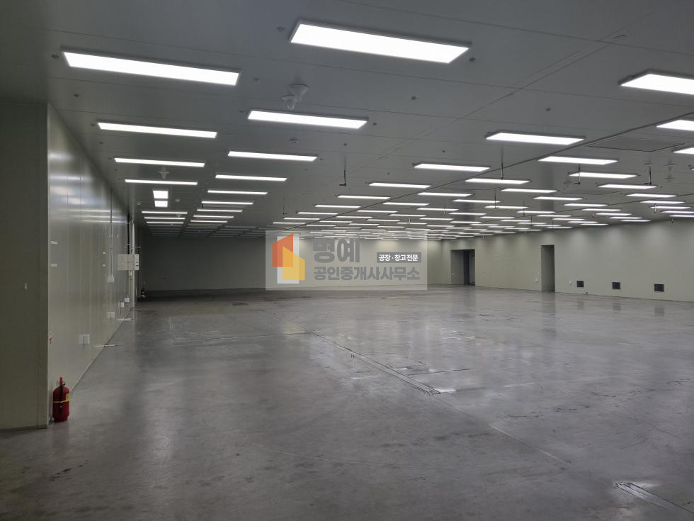 충남 천안서북구 백석동 1,2동 백석공단 준크린룸200평 , 사무실창고100평 월세 매물번호 10648 사진 1
