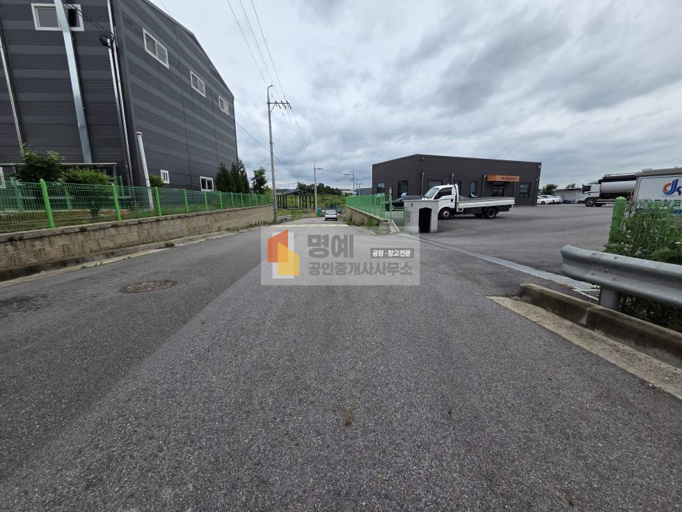 충남 천안서북구 성환읍 왕림리 2동 천안 성환 공장임대 건물232P 호이스트설치가능 34번국도5분 층고8m 대형차량진입 월세 매물번호 10952 사진 3