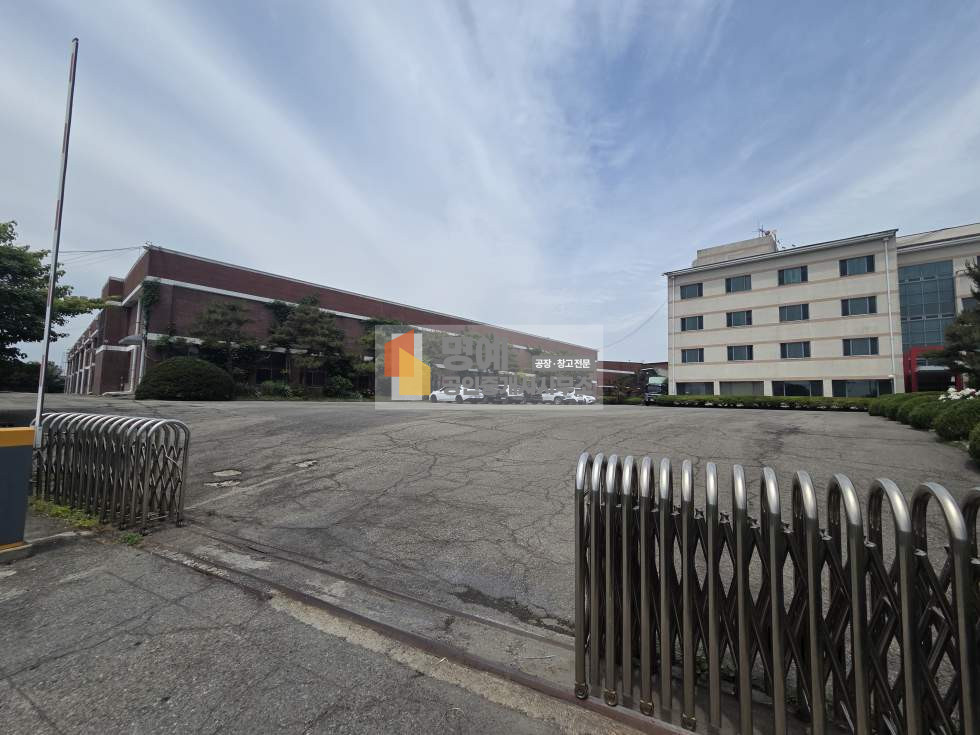 충남 아산시 둔포면 운용리 아산 둔포 공장임대 건물450평(일부임대) 저렴한공장 대형차 진입가능 월세 매물번호 10930 사진 1