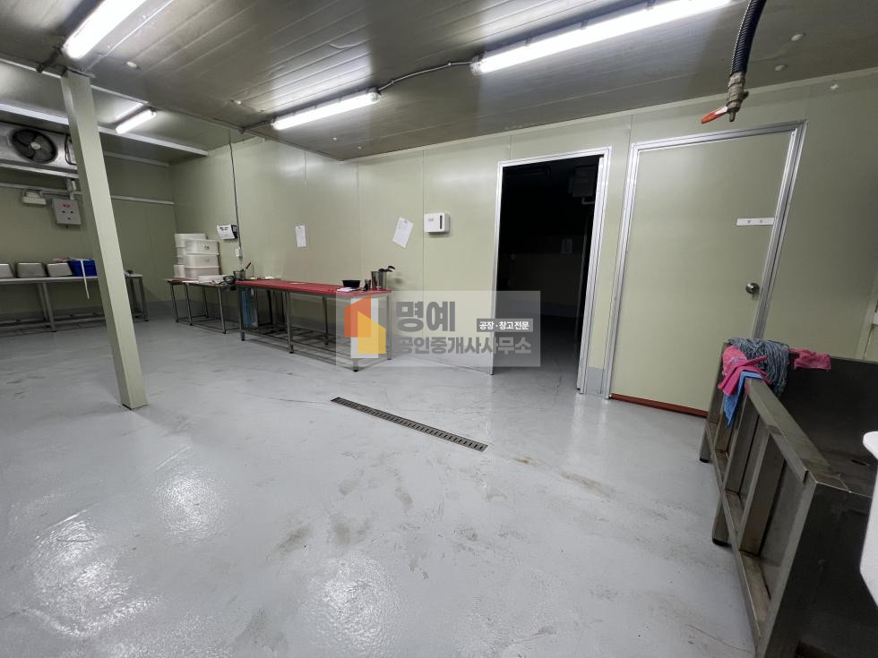 경기 안성시 원곡면 칠곡리 1동 안성 원곡 공장 임대 I 건물130평, HACCP 등록 준비 가능한 시설, 내부 사무실 O, 서안성 IC 3분 월세 매물번호 10897 사진 6