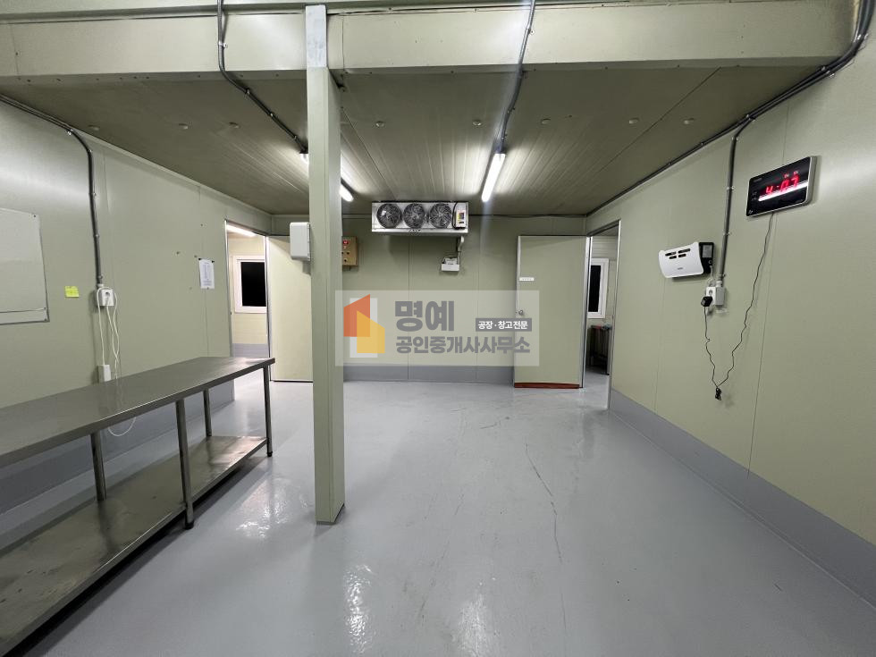 경기 안성시 원곡면 칠곡리 1동 안성 원곡 공장 임대 I 건물130평, HACCP 등록 준비 가능한 시설, 내부 사무실 O, 서안성 IC 3분 월세 매물번호 10897 사진 8