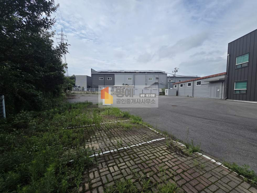 충남 천안서북구 직산읍 신갈리 천안 직산 공장매매 건물 267평 사옥형공장매매(임대문의) 단독마당 대형차진입가능 천안 직산 매매 매물번호 11147 사진 3